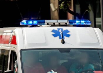 Muškarac na ivici: Preti skakanjem sa zgrade u Novom Sadu
