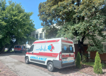 Motociklista teže povređen u udesu, hospitalizovan u intenzivnoj nezi čačanske bolnice.