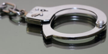 Uhapšeni u Ratarima zbog napada na aktivistu SNS-a; policija oduzela palicu i municiju