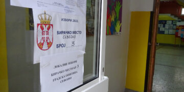 Vučić proglasio pobedu, opozicija upozorava na incidente i smanjenje razlike