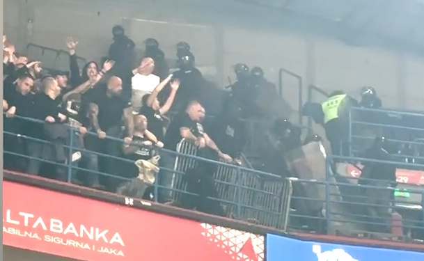 U Areni eruptirao nasilje: Navijači se sukobili kaiševima pred derbi (FOTO, VIDEO)