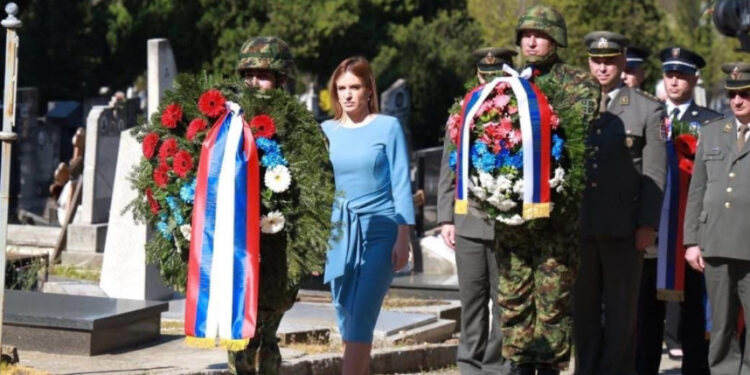 Milica Đurđević Stamenkovski odala počast žrtvama šestoaprilskog bombardovanja polaganjem venca u Aleji stradalih