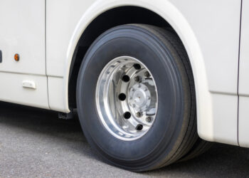 Autobus u Nišu sleteo s kolovoza i udario pešaka