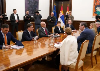 Sastanak Vučića i SNS: Stranački vodiči u političkim konsultacijama