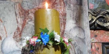 У манастиру Троношa упаљене велике свеће: Симбол наде и вере