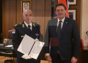Gašić uručio ukaz o novoj dužnosti Vladanu Milosavljeviću u Generalštabu