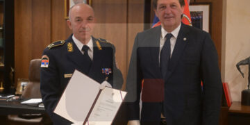 Gašić uručio ukaz o novoj dužnosti Vladanu Milosavljeviću u Generalštabu